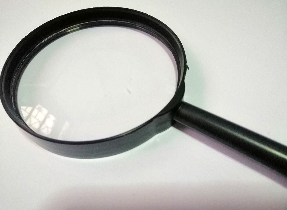 แว่นขยายกรอบพลาสติกขนาดเส้นผ่าศูนย์กลาง 7 .5 เซนติเมตร(ขนาด 3 นิ้ว)