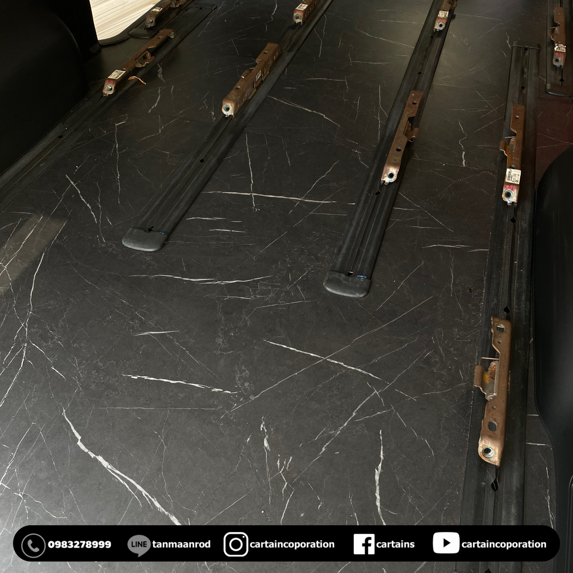 HYUNDAI H-1 ELITE รถฮุนได เฮชวัน ทำสีภายในใหม่จากสีครีม เป็น เทา ดำ ปูพื้นรถลายหินอ่อน หุ้มหลังคา พร้อมแดมป์