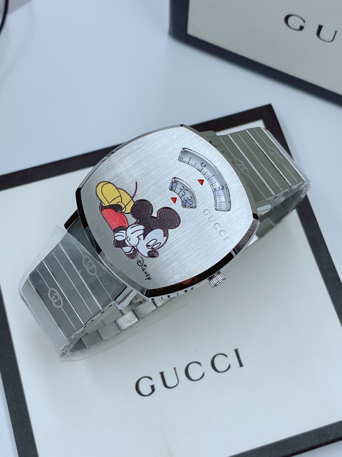 กุชชี่ Disney x gucci grip watch