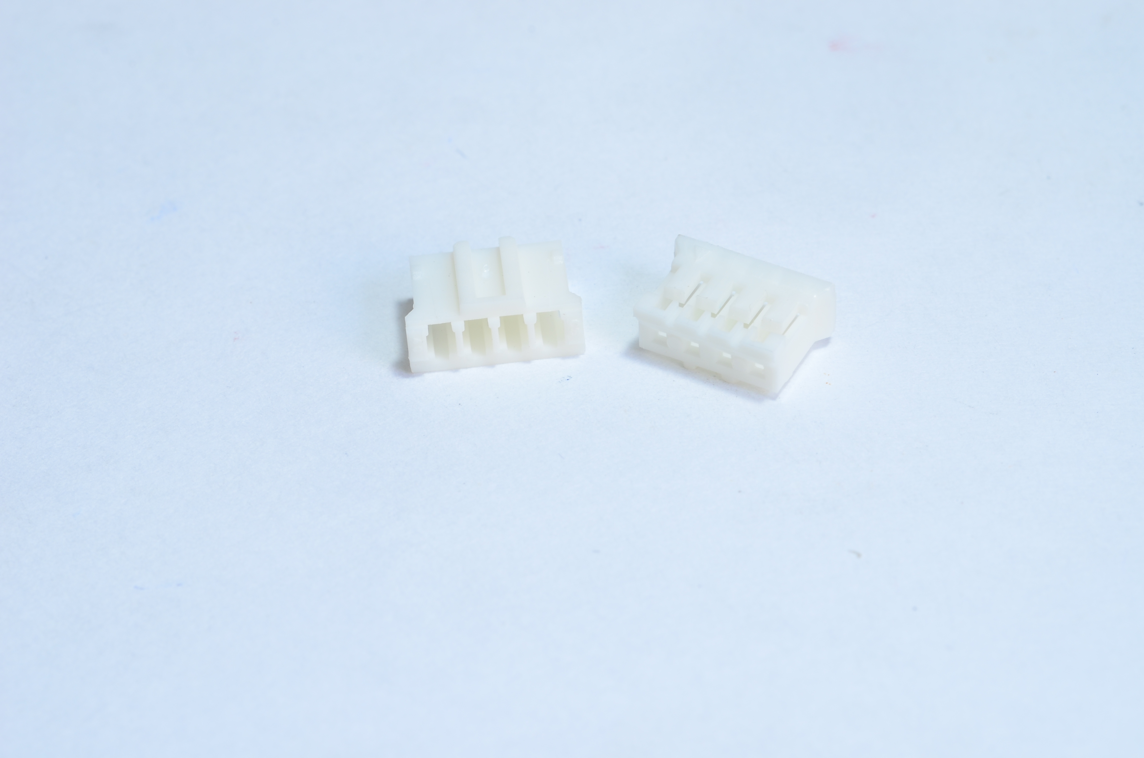 112404/RH : 2mm,4 Pins,Housing connector