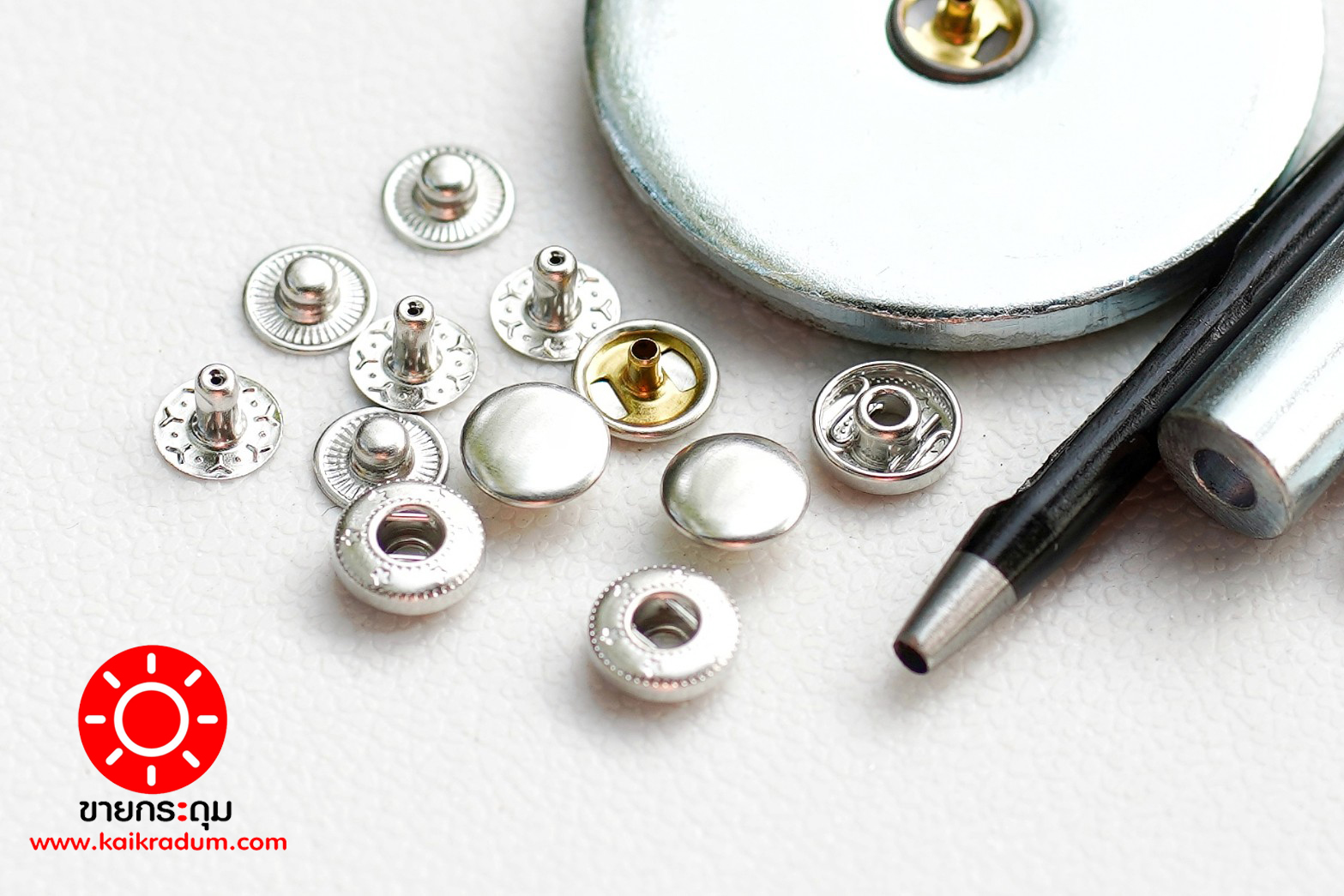 ชุดตอกกระดุมแป๊ก VT2 ขนาดกระดุม 10 มิลลิเมตร เนื้อทองเหลืองแท้ ไม่เป็นสนิม + เจาะรูผ้า+กระดุมแป๊ก สีเงิน 10 ชุด (40ชิ้น)