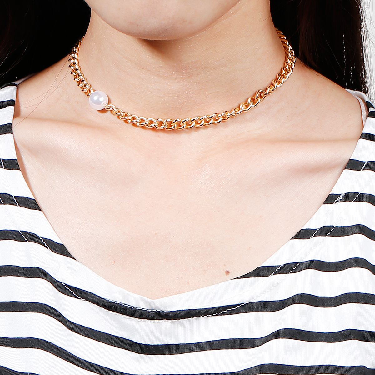 สร้อยคอ Choker แฟชั่น โซ่ชุบสีทองเชื่อมด้วยมุกสีขาว ยาว 34cm 1 เส้น