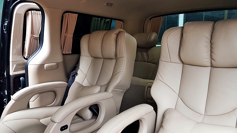 HYUNDAI H-1 DELUXE [ เบาะvipไฟฟ้าทรงโซฟา + คอนโซลเตี้ย + ผ้าม่านรถ ]- {ก-1392}