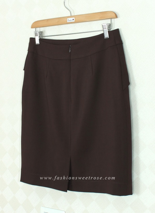 SK-366 กระโปรงทรงสอบ ผ้า Rose Skin สีน้ำตาล ออกแบบตัดต่อมีชิ้นแต่งด้านหน้า ดีไซน์เรียบหรู