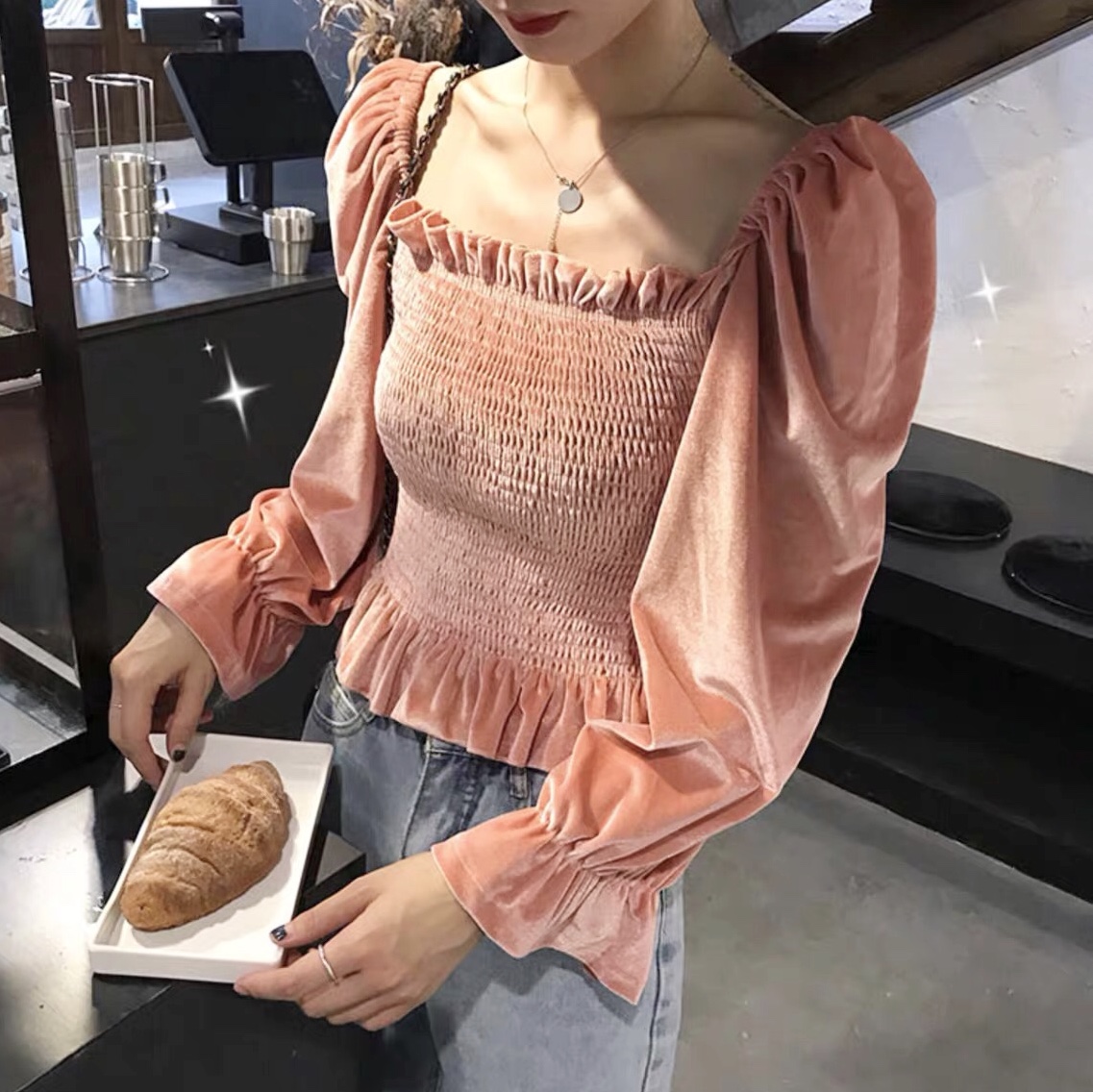 Velvet blouse เสื้อเบาส์กำมะหยี่