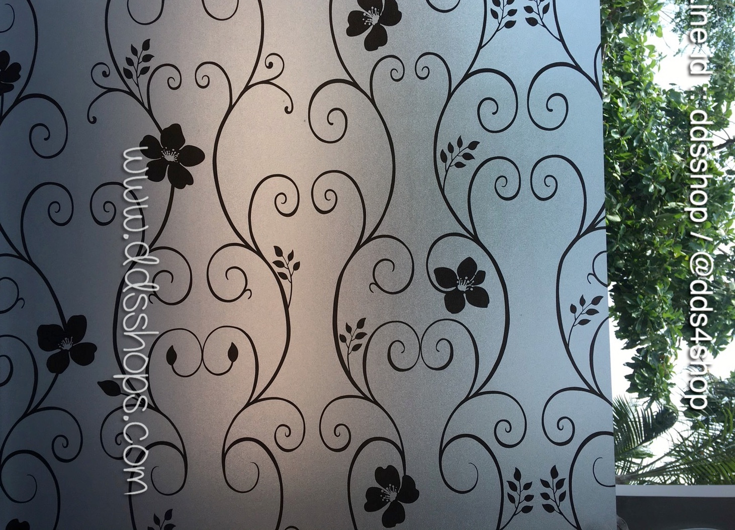 PVC สูญญากาศติดกระจก "Black Flower Curve" หน้ากว้าง 90 cm x 100cm (สั่งมากกว่า 1m ตัดยาวต่อเนื่อง)
