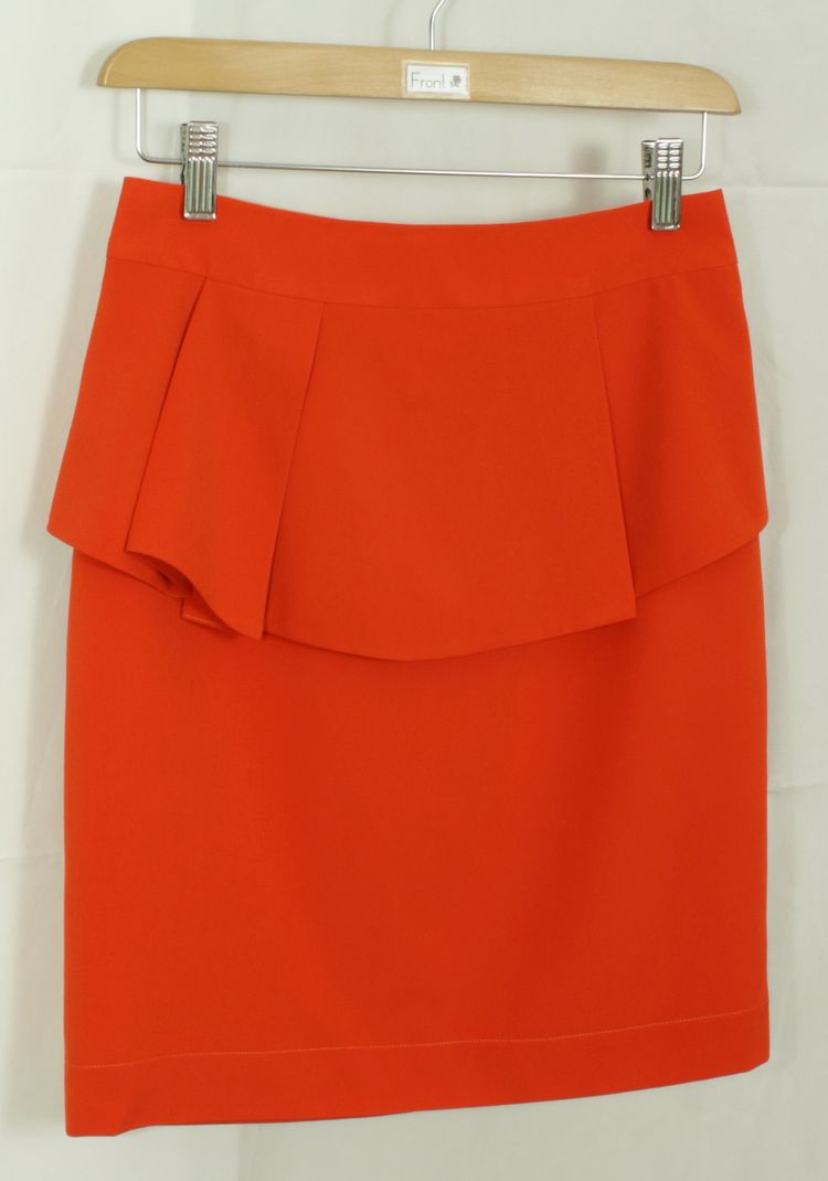 SK-070 กระโปรงทรงสอบ ผ้าไหมอิตาลีสีส้ม ด้านหน้ากระโปรงจับจีบระบาย