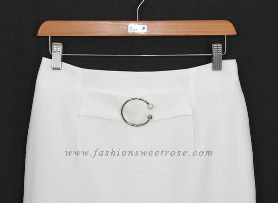 SK-435 กระโปรงทรงดินสอ ผ้า CHANEL สีขาว