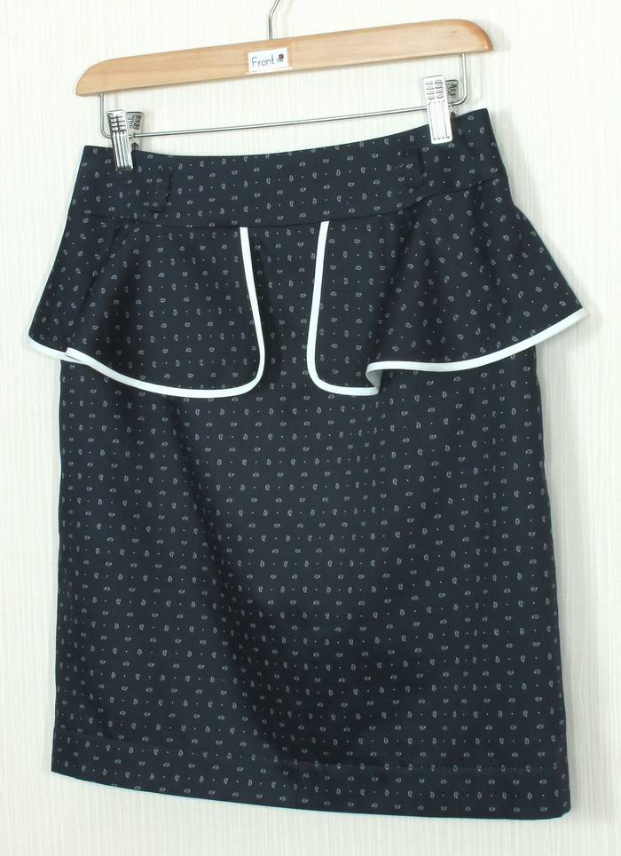 SK-244 กระโปรงแฟชั่น&ทำงาน ทรงสอบแต่งระบาย ผ้าคอตตอนญี่ปุ่นพื้นน้ำเงินเข้มพิมพ์ลายลูกน้ำเล็กๆ