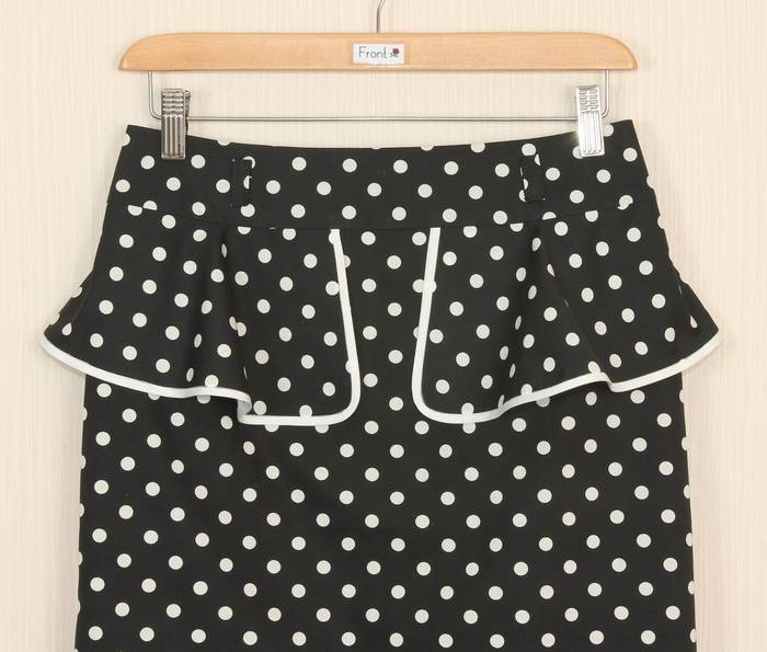 SK-237 กระโปรงแฟชั่น&ทำงาน ทรงสอบแต่งระบาย ผ้าคอตตอนญี่ปุ่นพิมพ์ลาย Polka Dot พื้นดำจุดขาว