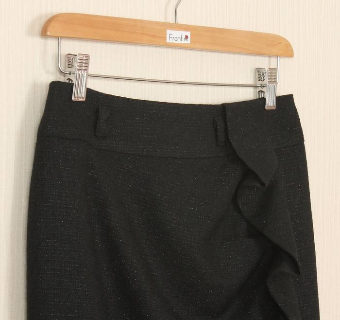 SK-233 กระโปรงแฟชั่นทรงสอบ ผ้า CHANEL สีดำ ด้านหน้ากระโปรงจับจีบ รูดระบาย 3 ชั้น