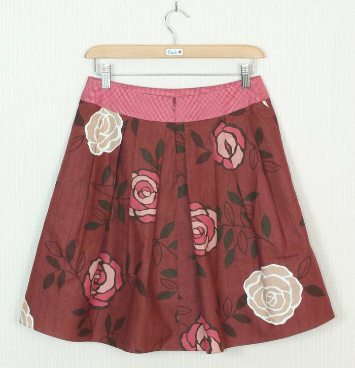 SK-246 กระโปรงแฟชั่น&ทำงาน ทรงบาน ลายดอกกุหลาบ โทนแดงเลือดหมู จีบทวิสรอบเอว