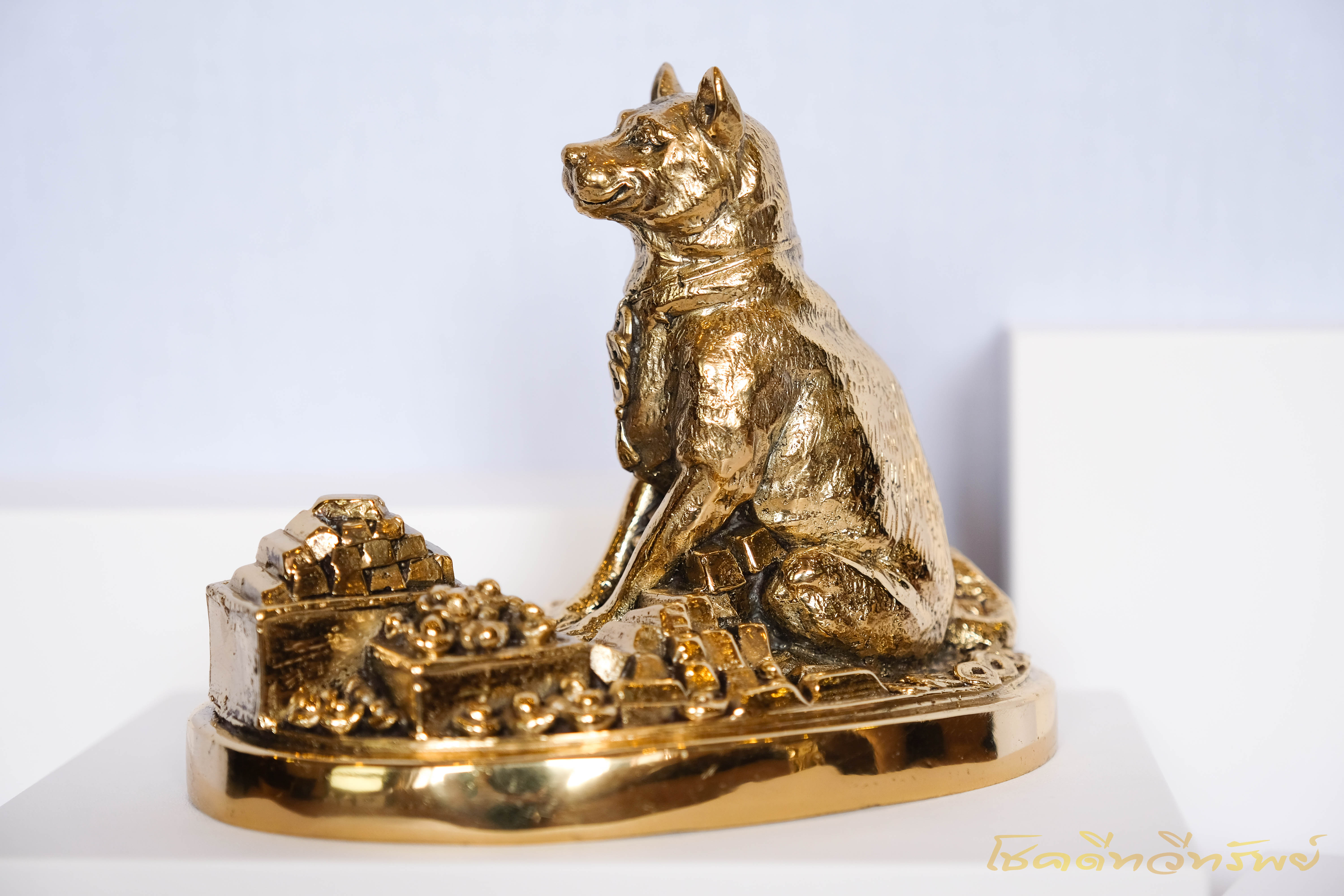 รูปปั้นสุนัขมงคล