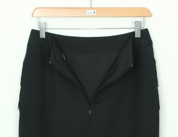 SK-348 กระโปรงแฟชั่น&ทำงาน ทรงสอบ ผ้าสลาฟญี่ปุ่นสีดำ ตัดต่อ 2 ชั้นด้วยผ้าลูกไม้สีดำ