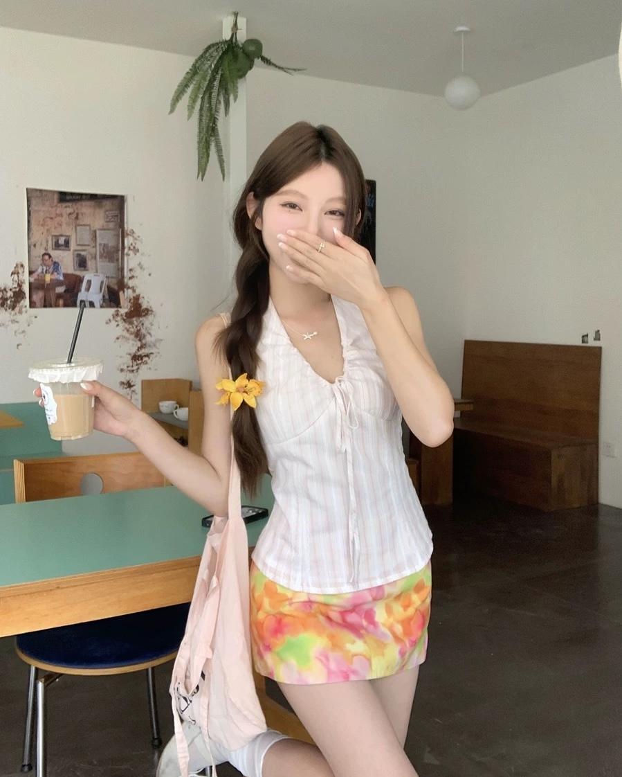 Chunya halter top เสื้อคล้องสม็อคลายทาง