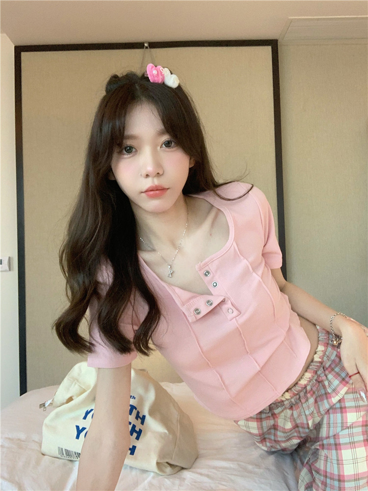 Kumi button tee เสื้อครอปกระดุมหน้า