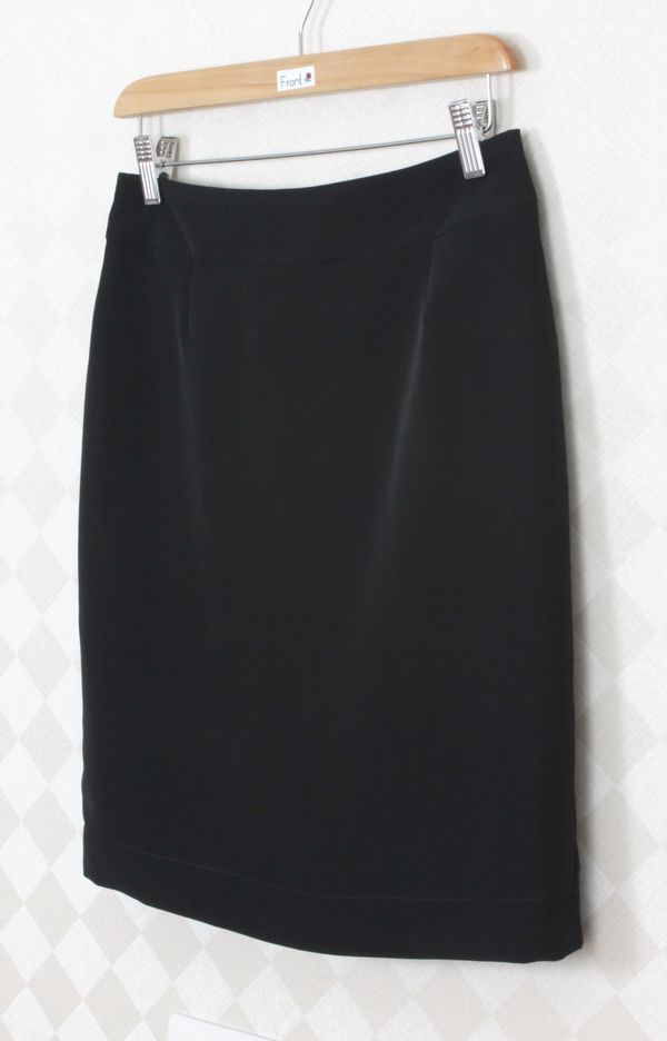 SK-273 กระโปรงแฟชั่น&ทำงาน ทรงสอบ ผ้าวาเลนติโน่สีดำ ด้านหลังจับจีบระบายซ้อนกัน