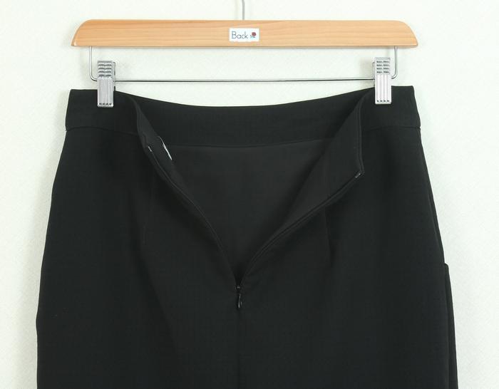 SK-269 กระโปรงทรงเอ ผ้าญี่ปุ่น BM สีดำ เป็นกระโปรงป้าย มีกระเป๋าล้วง 2 ข้าง