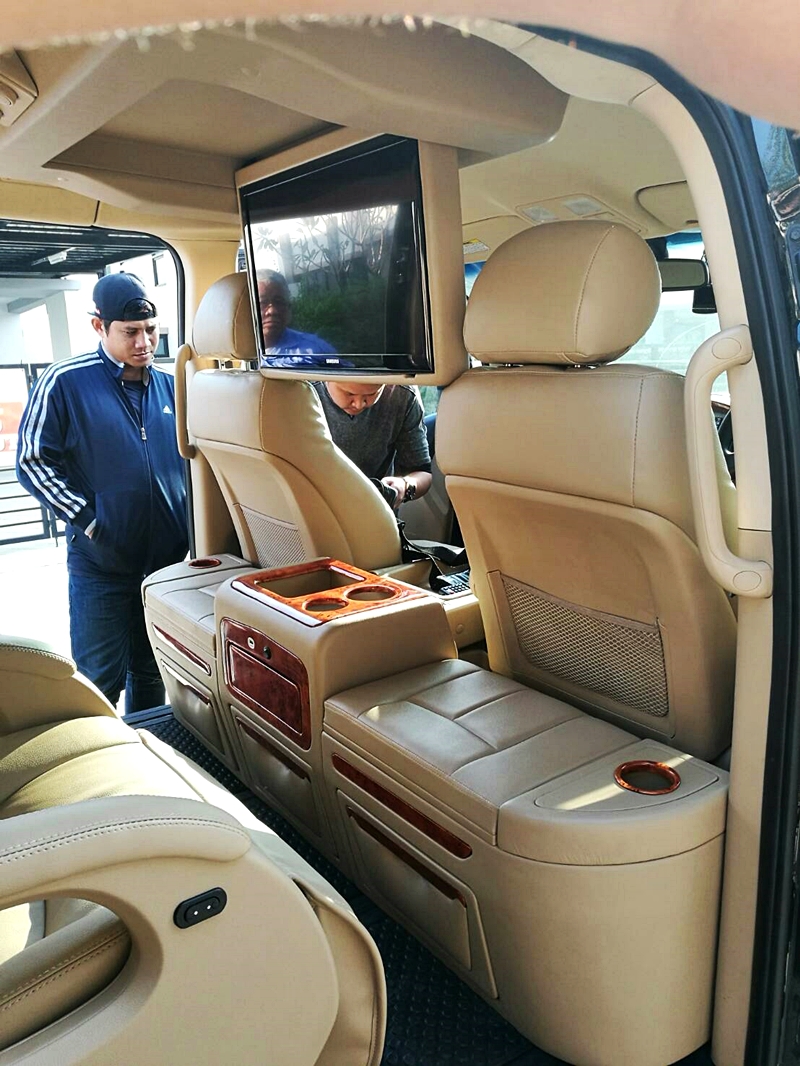 HYUNDAI H-1 DELUXE [ คอนโซลเพดาน + ประตูไฟฟ้า + เบาะ + ชุดแต่ง + ช่วงล่าง ] - ฮพ7222