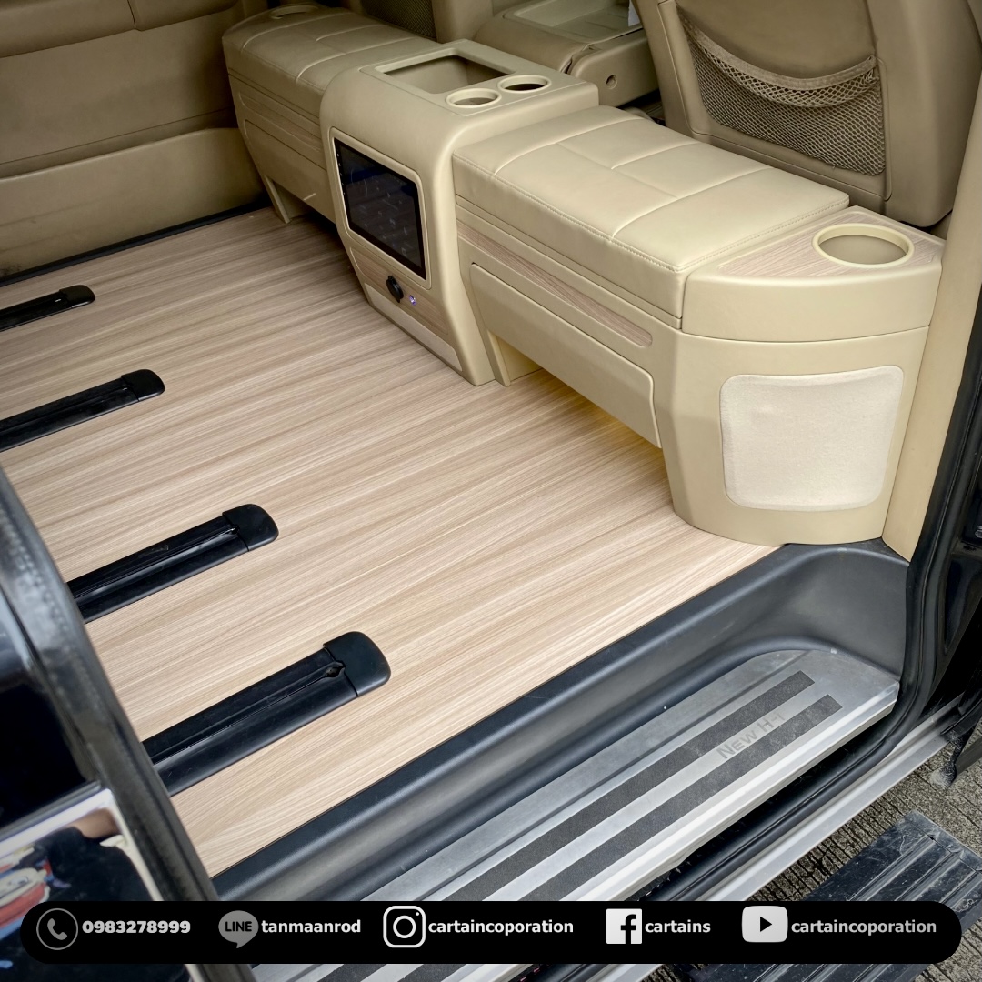 ปูพื้นลามิเนต ลายไม้แท้ สั่งทำเข้าsetกับคอนโซลเตี้ย