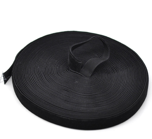 ริบบิ้นผ้ากำมะหยี่สีดำ กว้าง 1/2 นิ้ว (ประมาณ 13 มม.) 1 ม้วน ยาว 10 หลา (9.2 ม.) จำนวน 10 ม้วน (ส่งสินค้า 7-10 วันหลังชำระเงิน)