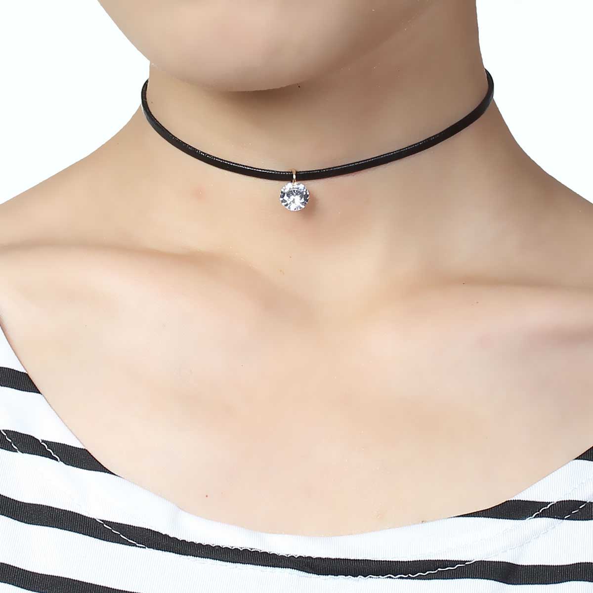 สร้อยคอ Choker แฟชั่น หนัง PU สีดำ ประดับพลอย rhinestone สีใส รอบคอ ยาว 34.5cm 1 เส้น