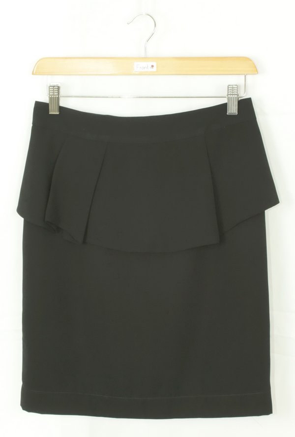 SK-068 กระโปรงทรงสอบ ผ้าไหมอิตาลีสีดำ ด้านหน้ากระโปรงจับจีบระบาย