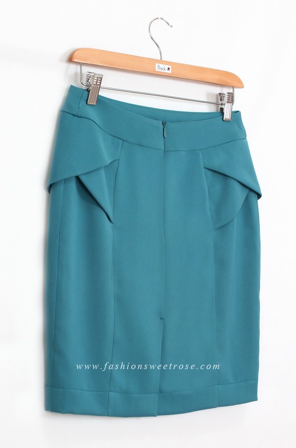 SK-400 กระโปรงทรงสอบ ผ้าโพลีเอสเตอร์สีฟ้า ด้านข้างกระโปรงออกแบบเป็นผ้าสองชิ้นซ้อนกัน