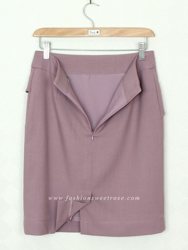 SK-374 กระโปรงทรงสอบ ผ้า Rose Skin สีม่วงกะปิ ด้านหน้ากระโปรงออกแบบตัดต่อมีชิ้นแต่งด้านหน้า