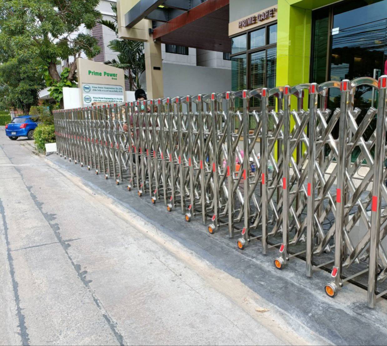 ประตูเลื่อนพับ FOLDING GATE ประตูเลื่อนพับสแตนเลส ประตูรั้วยืดพับ