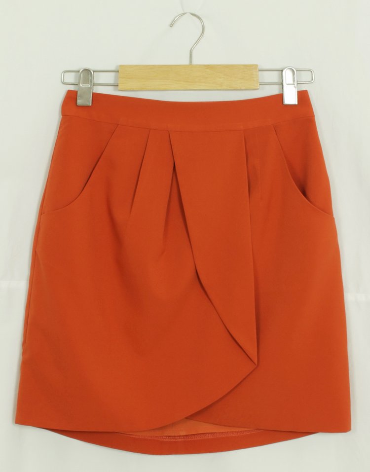 SK-079 กระโปรงทรงเอ ผ้าไหมอิตาลี สีส้มอิฐ เป็นกระโปรงป้ายมีกระเป๋าล้วง 2 ข้าง