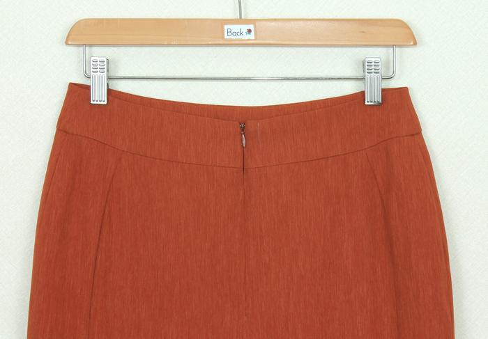 SK-264 กระโปรงแฟชั่น&ทำงาน ทรงสอบ ผ้าคอตตอนญี่ปุ่นสีส้มอิฐ ด้านหลังจับจีบระบายซ้อนกัน