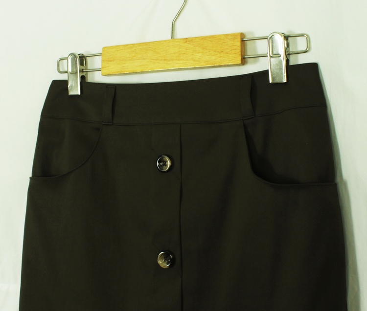 SK-140 กระโปรงแฟชั่น&ทำงาน ทรงสอบ ผ้าญี่ปุ่นสีเทาเข้ม-อมเขียว ตกแต่งด้วยกระดุม 4 เม็ด