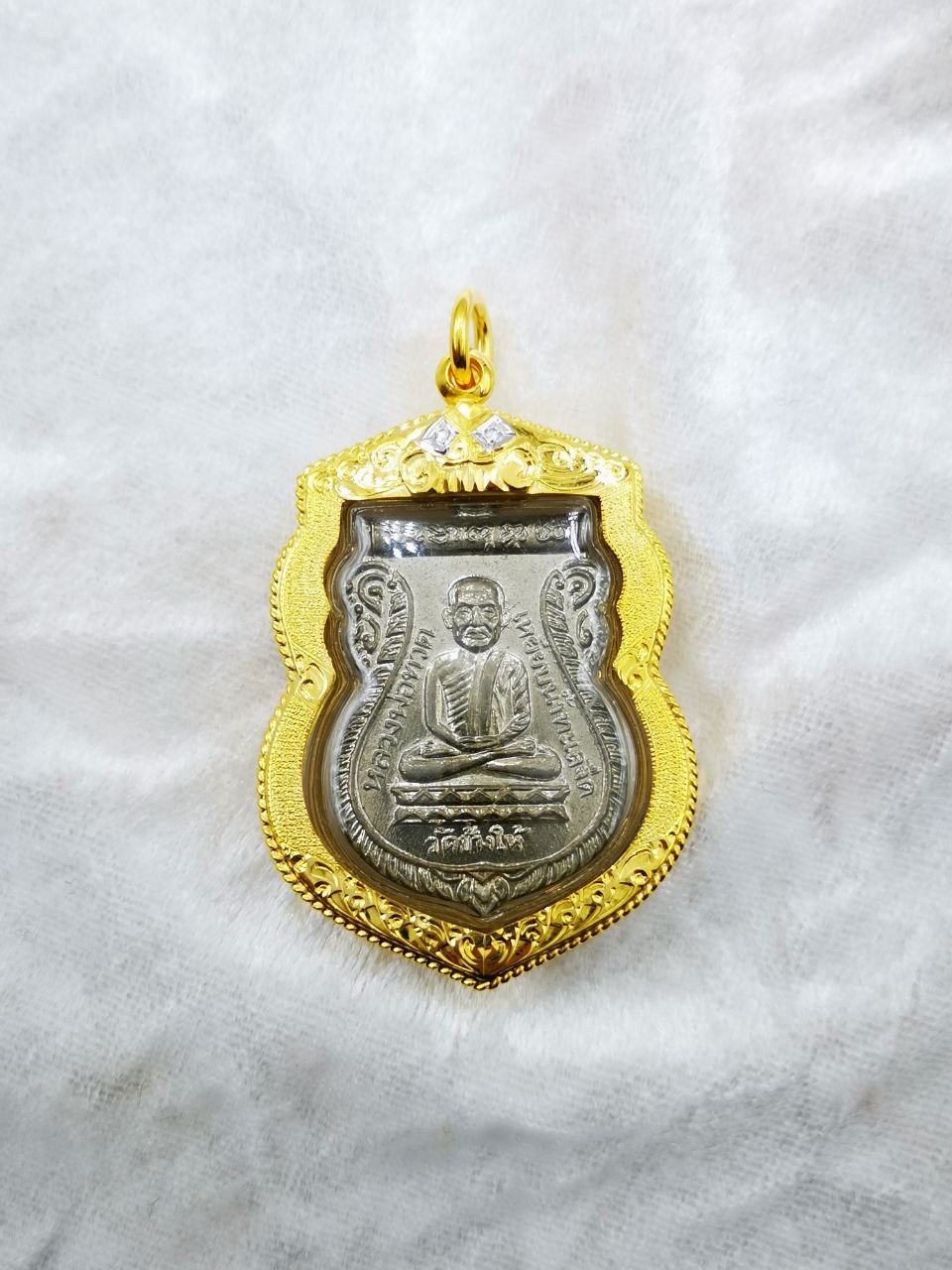 พระเลี่ยมกรอบทอง