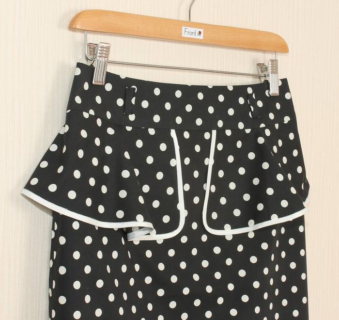 SK-237 กระโปรงแฟชั่น&ทำงาน ทรงสอบแต่งระบาย ผ้าคอตตอนญี่ปุ่นพิมพ์ลาย Polka Dot พื้นดำจุดขาว