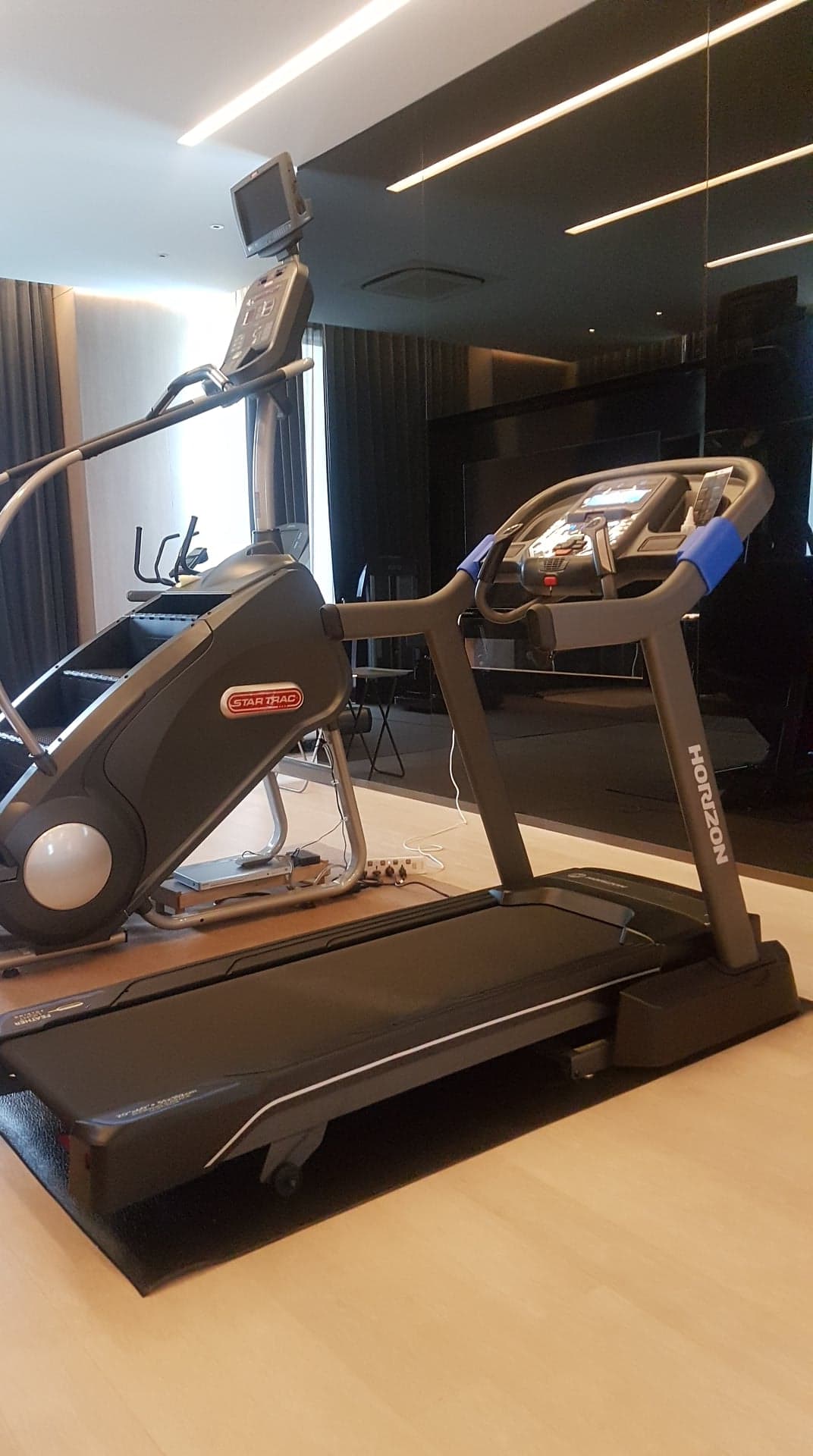 ลู่วิ่งไฟฟ้า Horizon 7.0AT USA