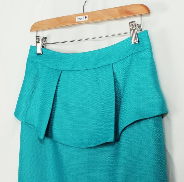 SK-191 กระโปรงแฟชั่น&ทำงาน ทรงสอบ ผ้า CHANEL สีฟ้า ด้านหน้ากระโปรงจับจีบระบาย