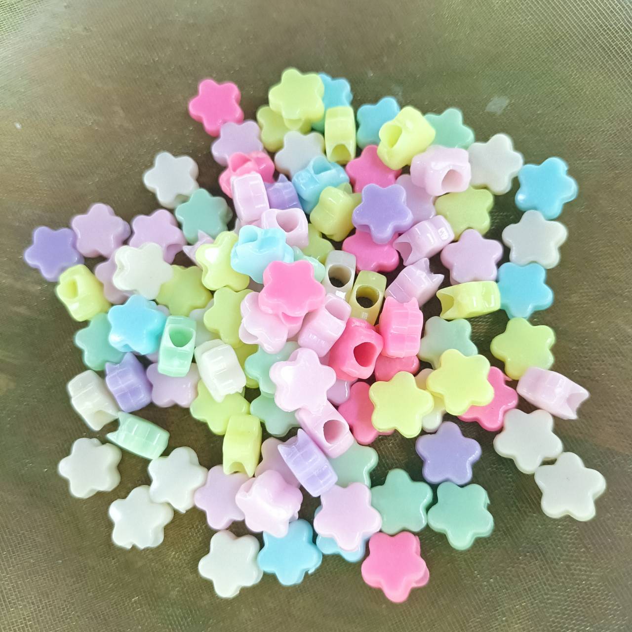 ลูกปัดอะครีลิคทึบ รูปดอกไม้ ขนาด 9x9มม. รู 4 มม. คละสี 100 เม็ด