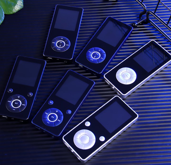 เครื่องเล่น MP4 player รุ่น Bluetooth แถมฟรี!! เมมโมรี่ 2GB+หูฟัง+สายชาร์จโหลดเพลง ครบเซ็ต