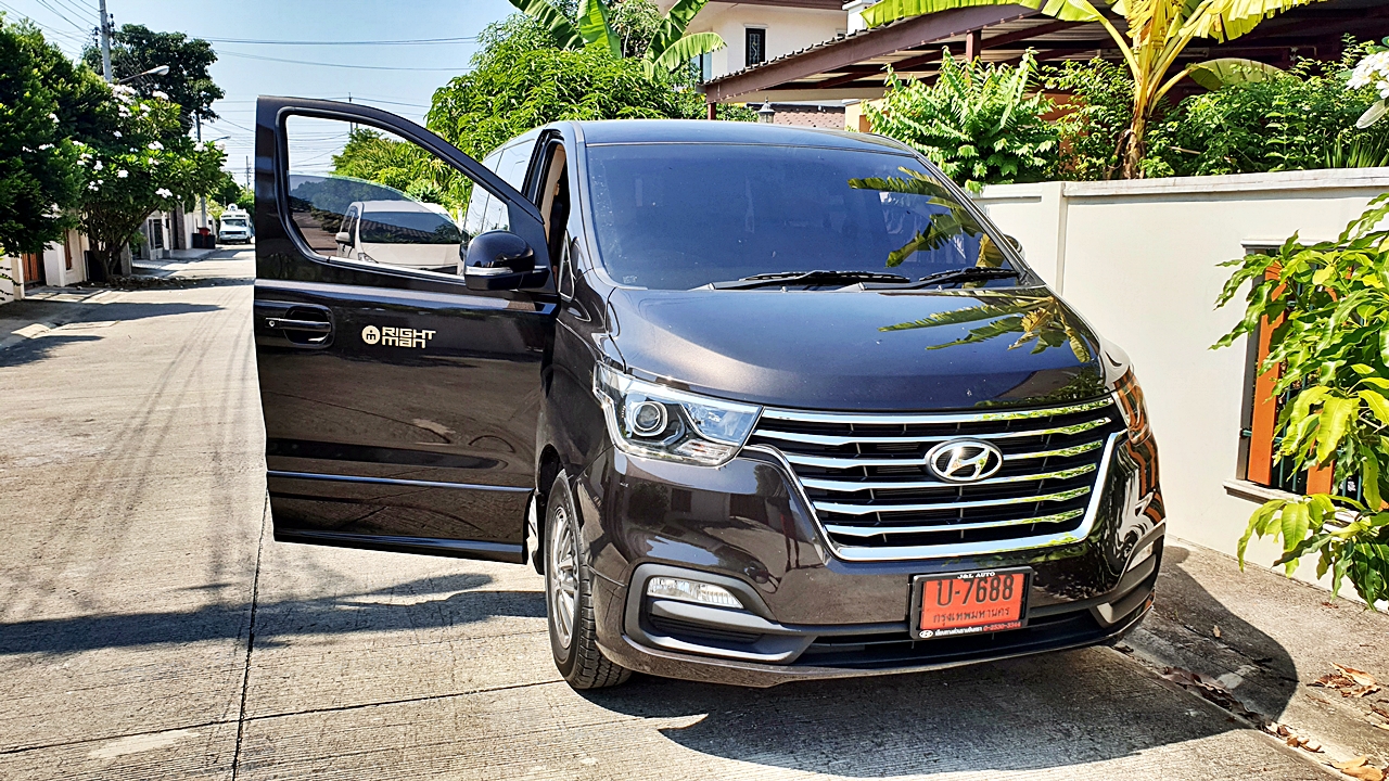 HYUNDAI H-1 ELITE 2020 บริษัท RIGHTMAN ทำ icon siam Central [ เบาะVIP , ประตูไฟฟ้าซ้าย , คอนโซลสูง ] - บ7688