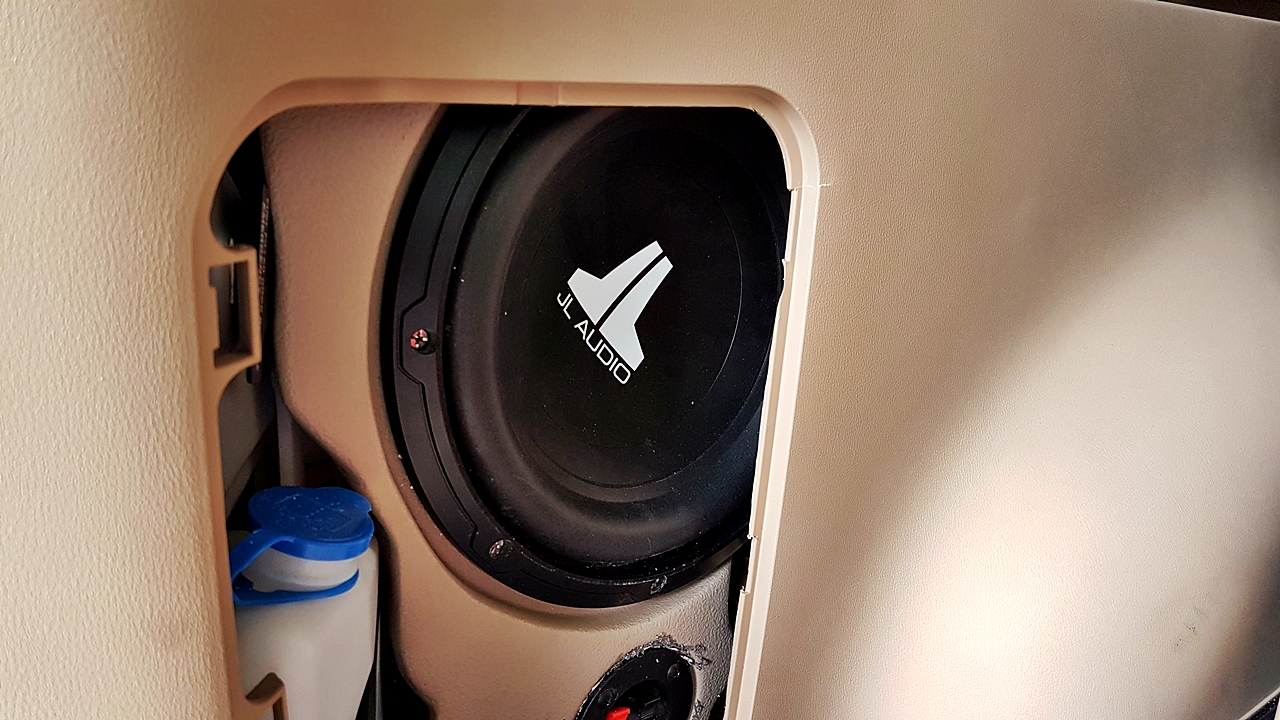 HYUNDAI H-1 TOURING 2016 [ เครื่องเสียง Pioneer + เบาะ + ชุดแต่งรอบคัน + push start + สปอยเลอร์ + ประตูไฟฟ้า ] {ง0990}