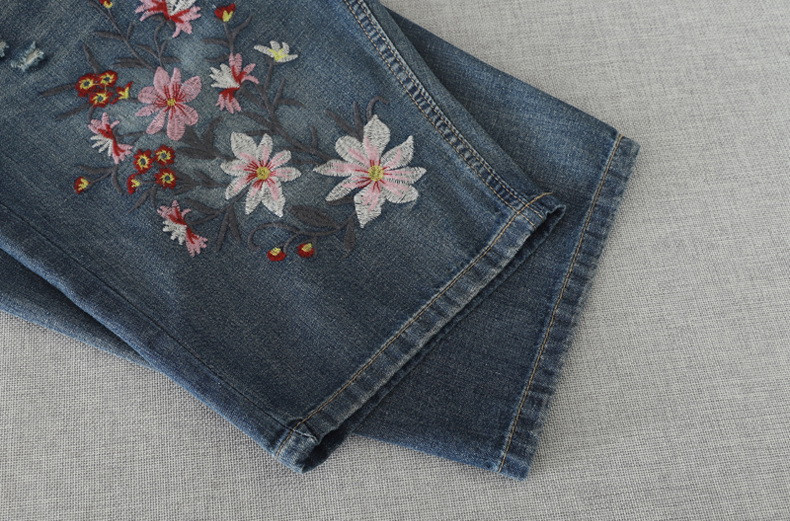 JPNT-003 กางเกงยีนส์ขาสั้น ปักลายดอกไม้สีชมพู