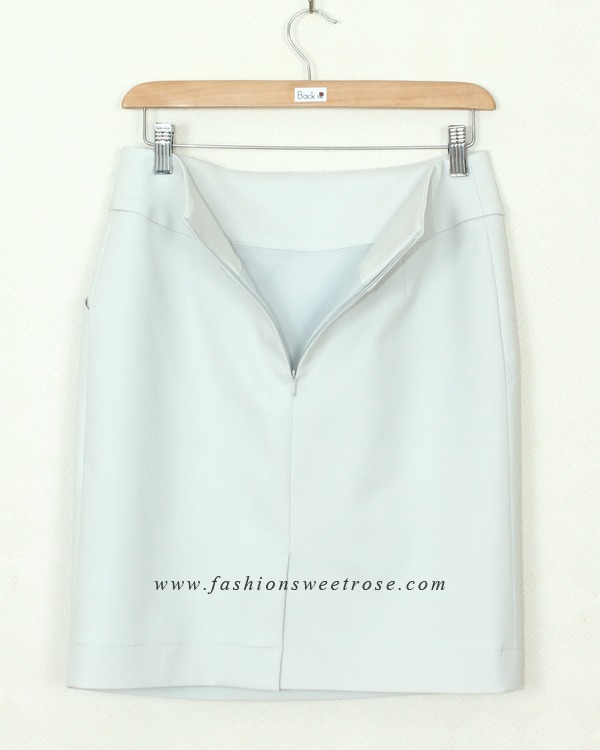 SK-360 กระโปรงแฟชั่น&ทำงาน ทรงสอบ ผ้าสแปนเด็กซ์ญี่ปุ่นสีขาวควันบุหรี่ ด้านหน้ากระโปรงดีไซน์สวยเก๋