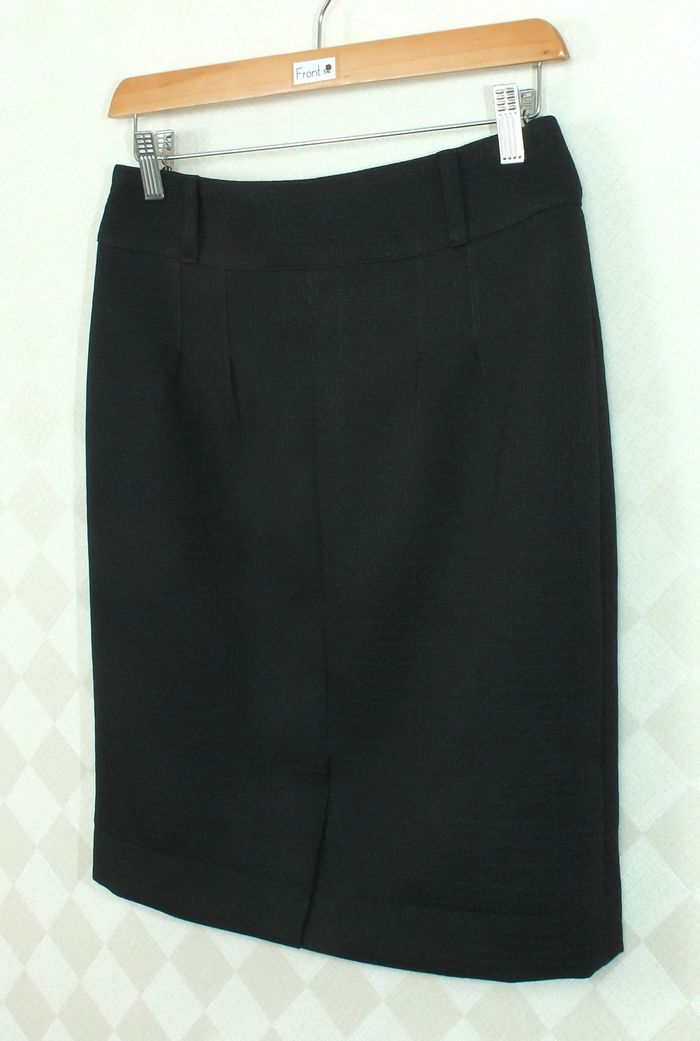 SK-267 กระโปรงแฟชั่น&ทำงาน ทรงสอบแบบผ่าหน้า ผ้า FENDI สีดำ ด้านหน้ากระโปรงจับจีบทวิส