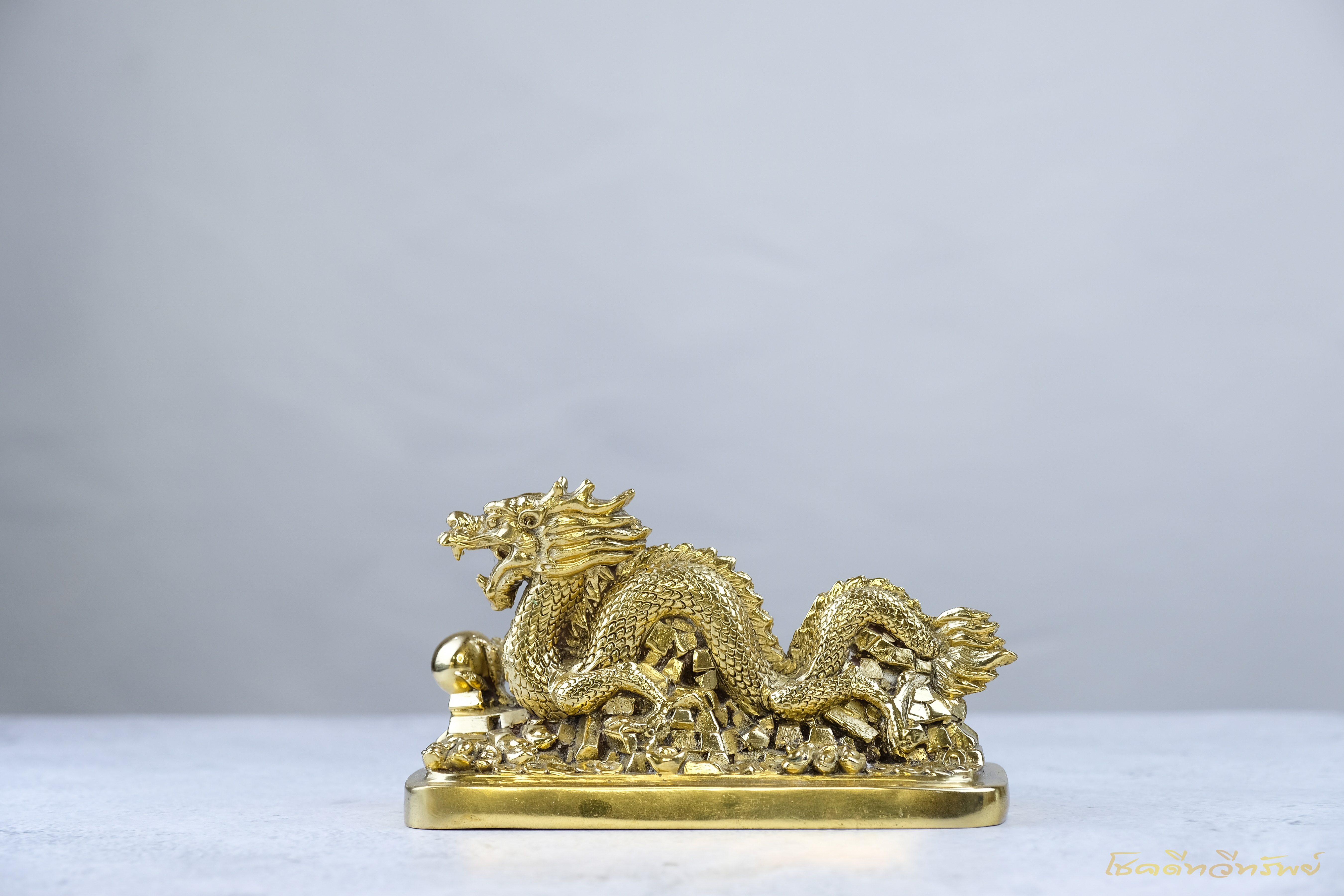 รูปปั้นมังกรมงคล