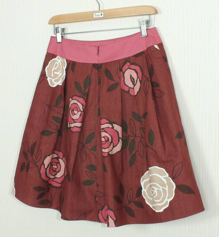 SK-246 กระโปรงแฟชั่น&ทำงาน ทรงบาน ลายดอกกุหลาบ โทนแดงเลือดหมู จีบทวิสรอบเอว