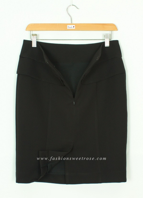 กระโปรงทรงสอบ ผ้า Double Twist สีดำ ด้านหน้ากระโปรงทำเป็นแบบป้ายหน้า / SK-452