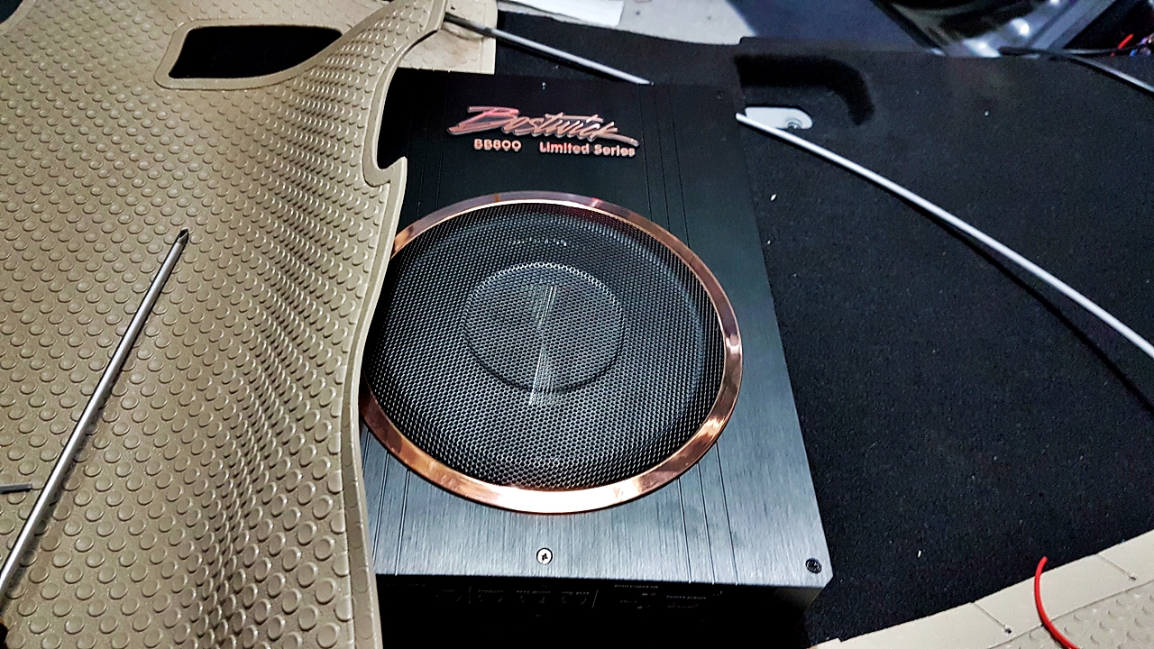 ชุดเครื่องเสียง JBL Set C - 2 แอมป์ 2 ซับ 4 ลำโพง รถฮุนได hyundai h1 และ staria รุ่นมีประตูไฟฟ้าศูนย์