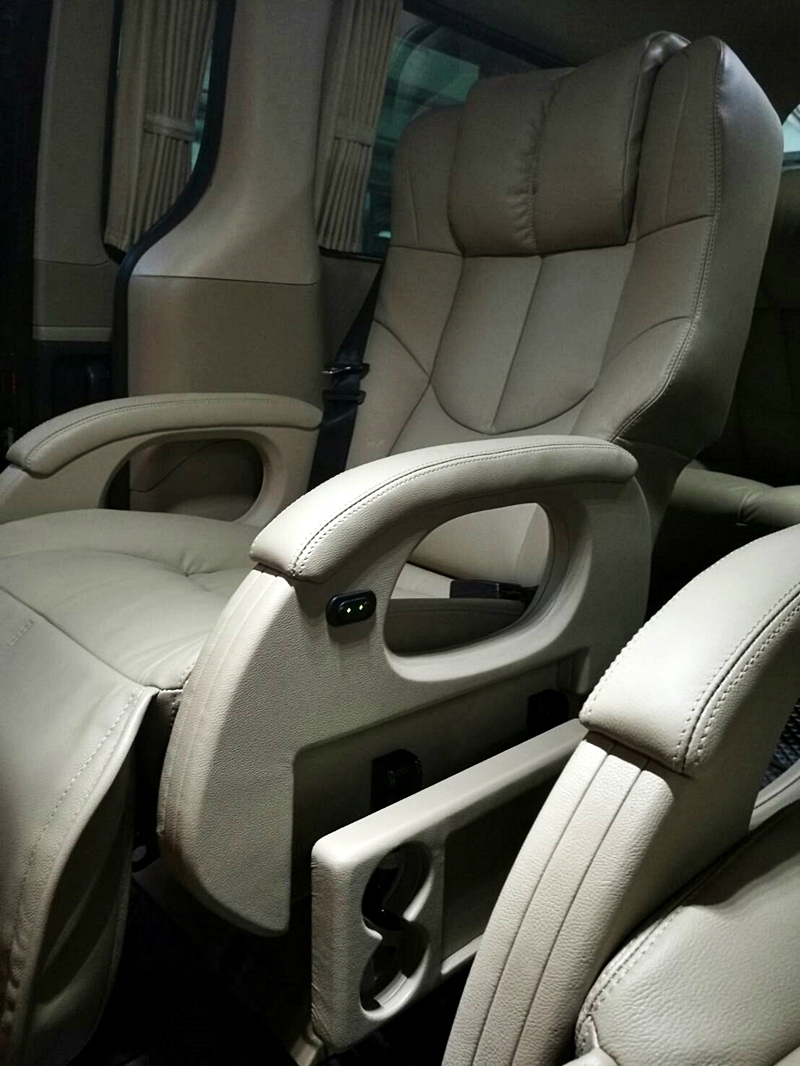 HYUNDAI H-1 DELUXE [ คอนโซลเพดาน + ประตูไฟฟ้า + เบาะ + ชุดแต่ง + ช่วงล่าง ] - ฮพ7222