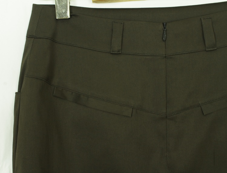 SK-140 กระโปรงแฟชั่น&ทำงาน ทรงสอบ ผ้าญี่ปุ่นสีเทาเข้ม-อมเขียว ตกแต่งด้วยกระดุม 4 เม็ด